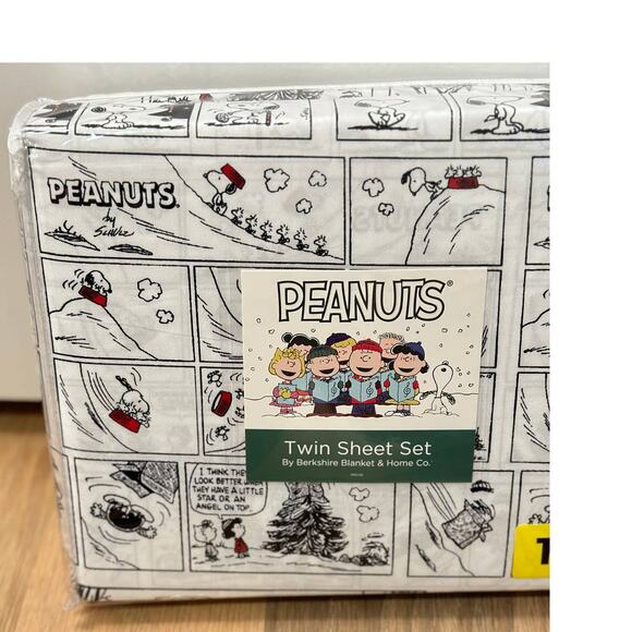 Peanuts Snoopy Holiday Christmas Comic Berkshire TWIN sheet *NEW RELEASE* - Picture 1 of 4